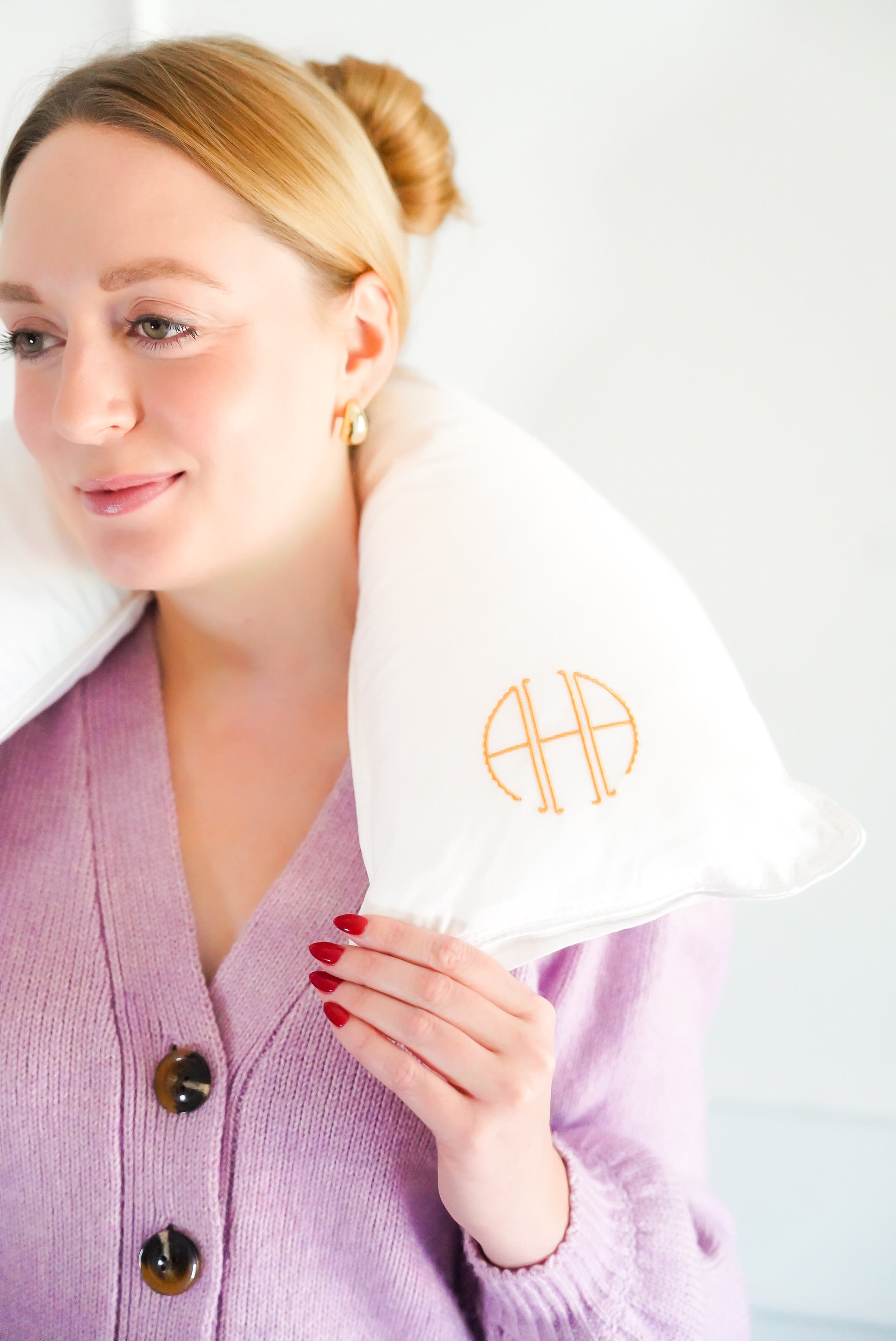 Caption: Monogram is in the Scallop style with Clementine thread.