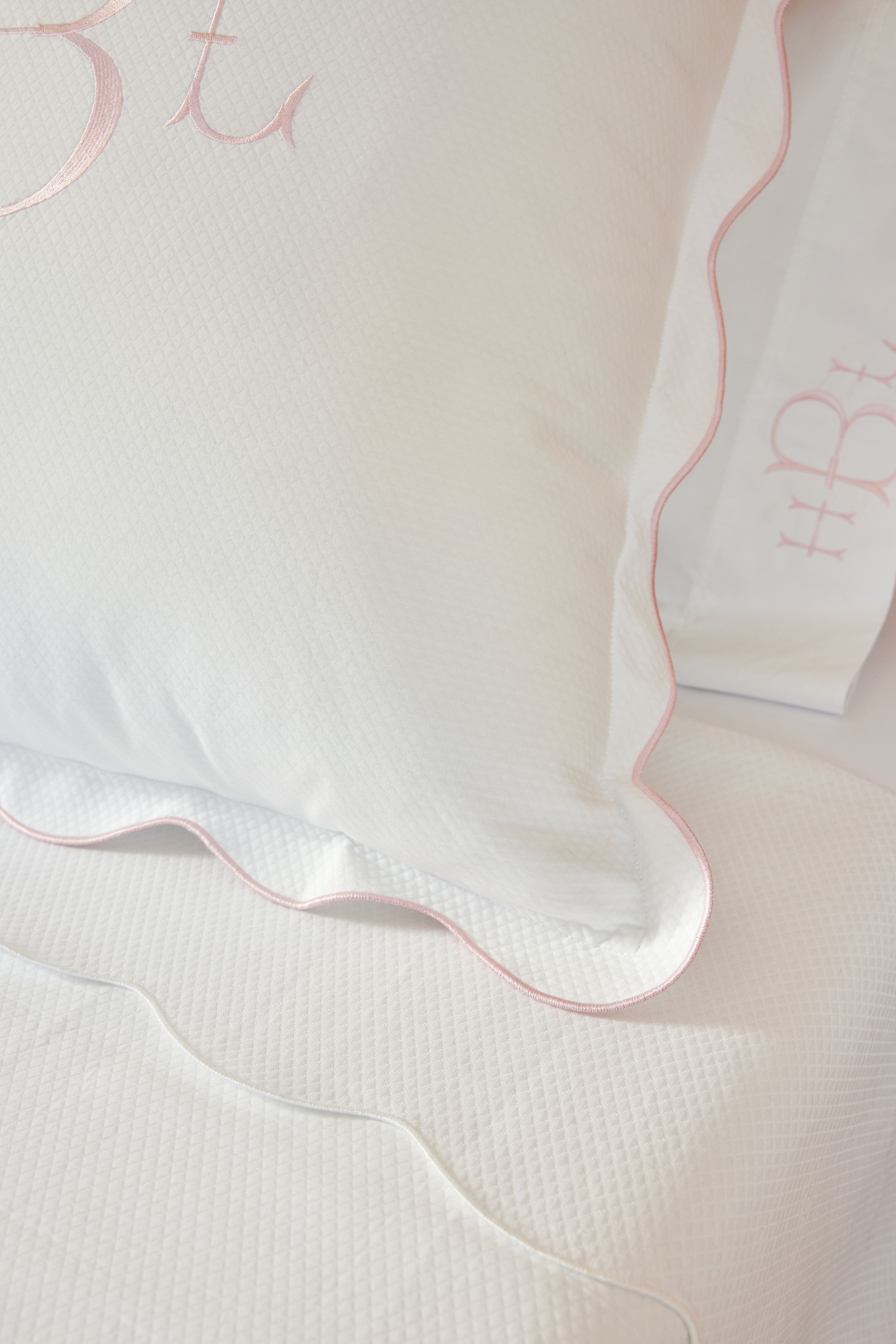 Caption: Diamond Pique pattern with scalloped edge finish.